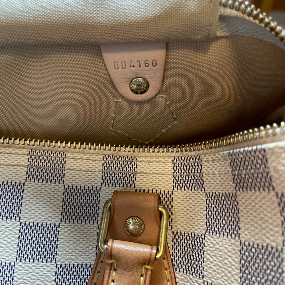 Authentic Louis Vuitton Speedy 30 - Picture 10 of 13